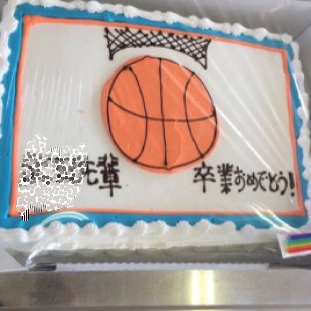 中学バスケ部三送会 ひとりしかいなかった3年生を送る会 初めて コストコのどでかケーキを利用 でかい とにかくでかい 30cm 45cmだったかな 厚さもかなりのもの ほかにもピザやちらし寿司も用意したから みーんな満腹 Rie S Blog 中学バスケ部三送会 ひとりしかいなかった3年生を送る会 初めて コストコのどでかケーキを利用 でかい とにかくでかい 30cm 45cmだったかな 厚さもかなりのもの ほかにもピザやちらし寿司も用意したから みーんな満腹 Rie S Blog